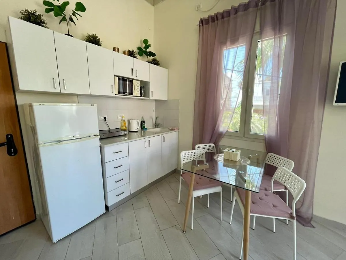 Nes Apartments Хайфа 0*,